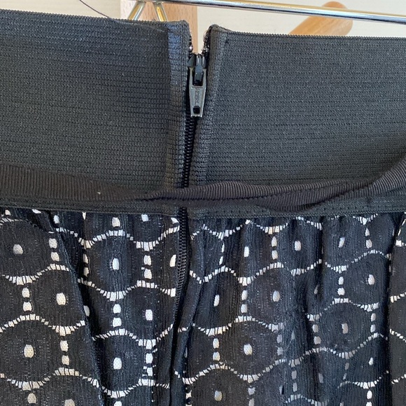 Lace skirt with contrast lining - Picture 5 of 9